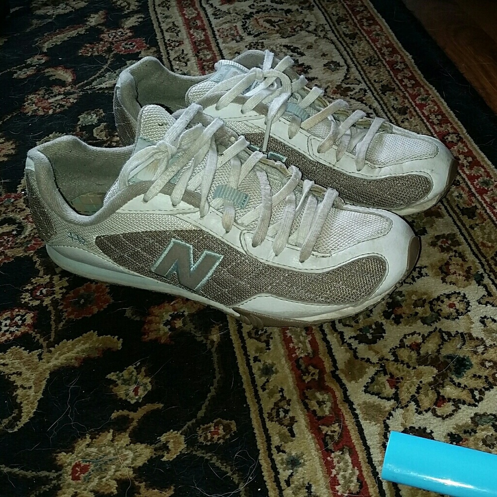 New balance tennis shoes